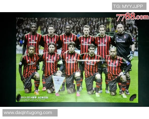 足球明星激情发角球海报展现赛场魅力与团队精神的完美结合