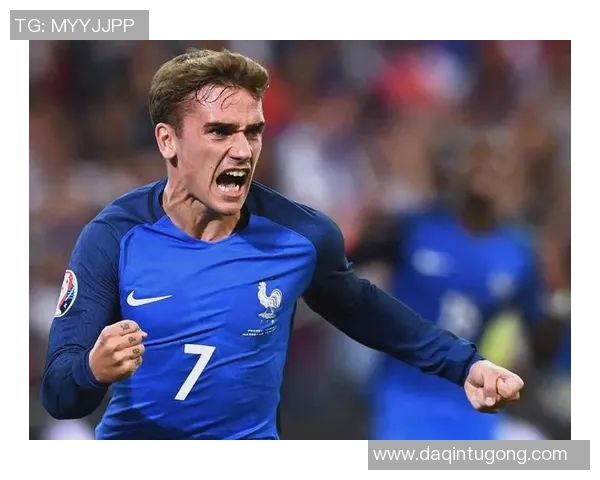 退役足球明星告别赛场的感人瞬间与未来展望